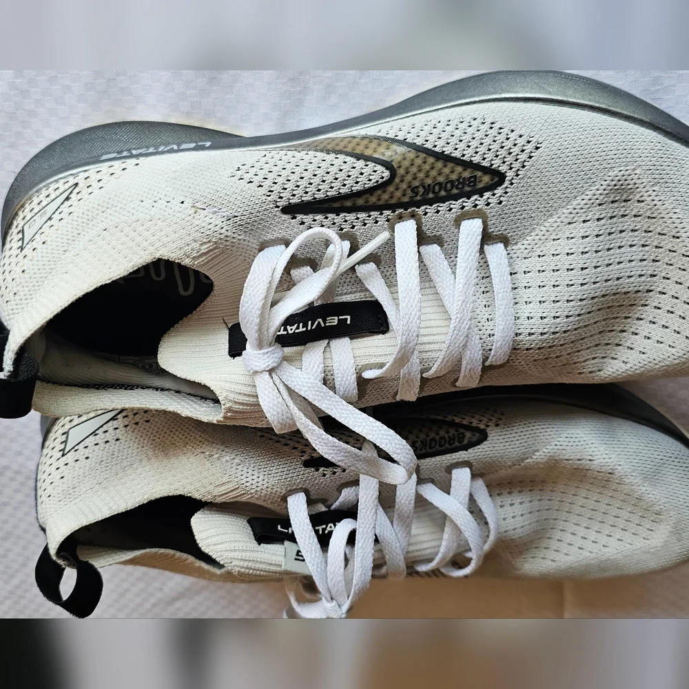 Brooks‎ White and Gray Athletic Shoes - Picture 2 of 6